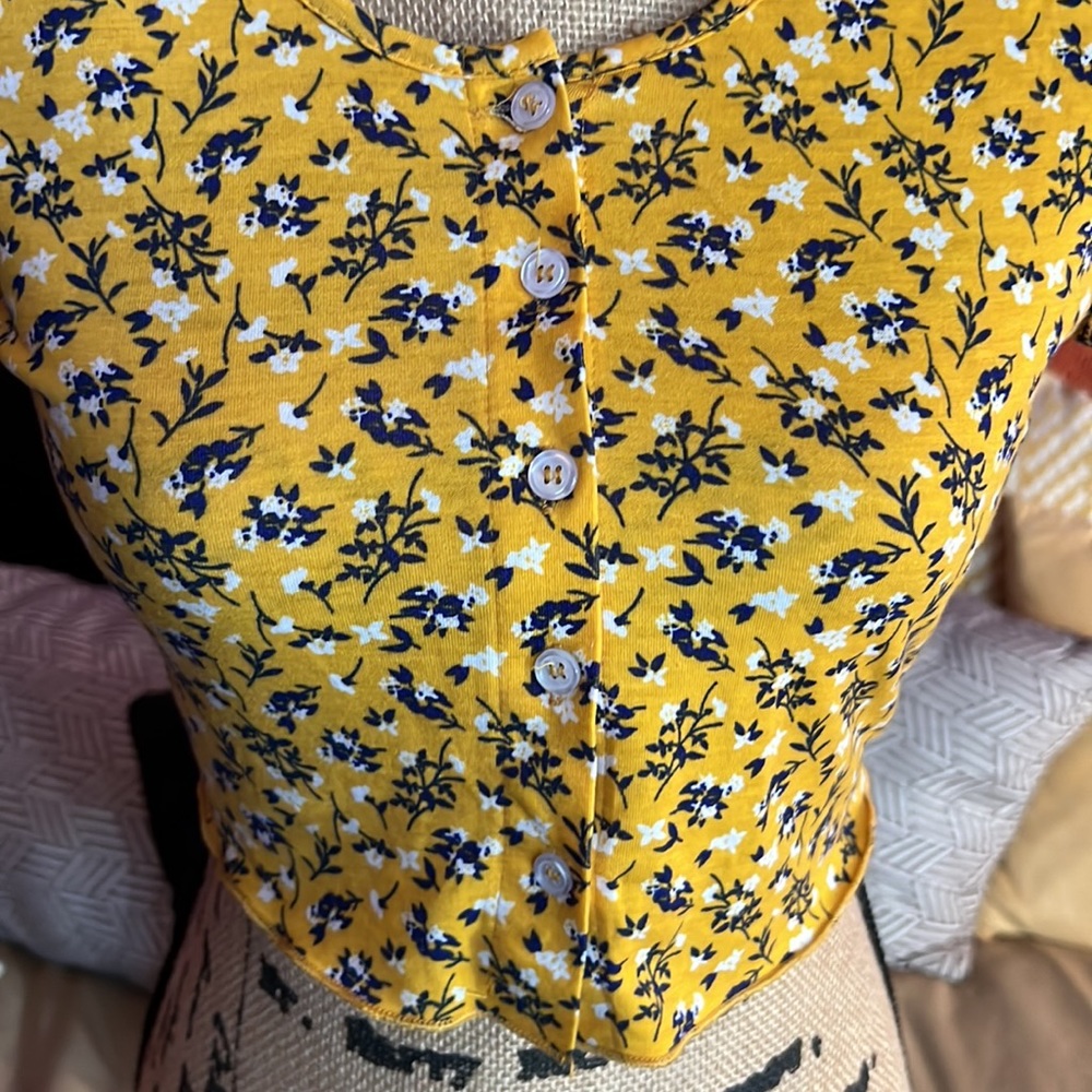 Shein Crop Top - Picture 3 of 6